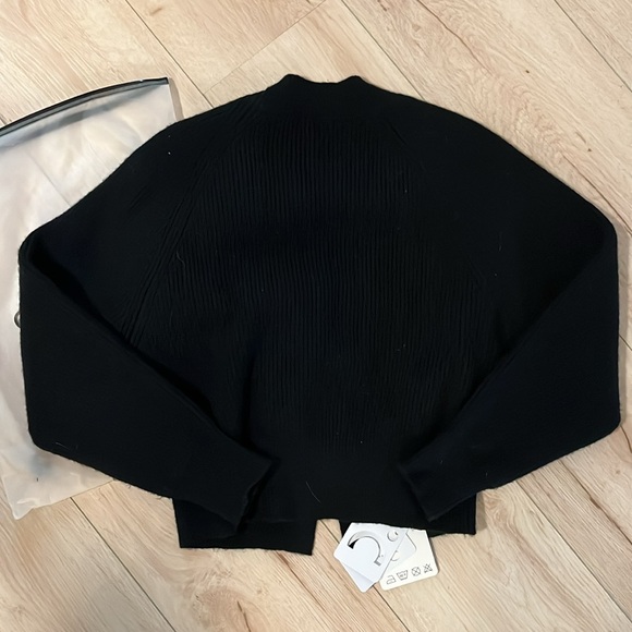 Commense Patchwork V-neck Button Sweater - Picture 5 of 6